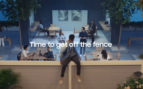 Samsung prende in giro Apple nel suo nuovo spot: l'iPhone pieghevole dov'è?