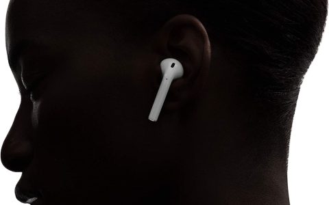 Apple AirPods con custodia di ricarica tramite cavo a meno di 120 euro su Amazon