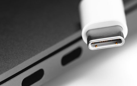 USB-C su iPhone 15: la UE mette in guardia Apple sulle limitazioni ai cavi di terze parti