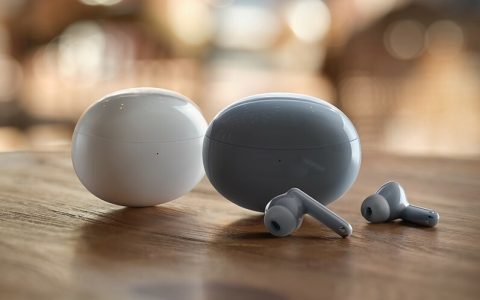 ORE E ORE di musica no-stop con gli Auricolari TOP DI GAMMA: oggi in MEGA SCONTO