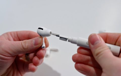 Kit di pulizia per AirPods a MENO DI 4 EURO: corri su Amazon!