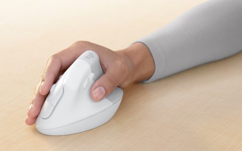 Addio a mano e polso indolenziti dopo ore al pc con il Mouse verticale in SUPER SCONTO