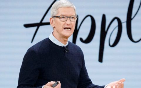 Tim Cook parla dell'intelligenza artificiale: 