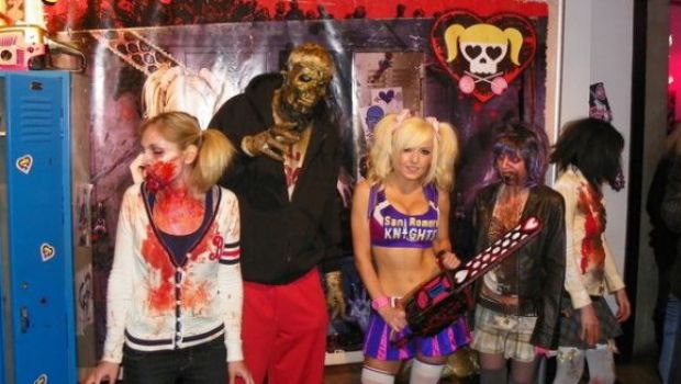 Lollipop Chainsaw: cheerleader e zombie in carne (decomposta) e ossa dal party ufficiale - galleria immagini