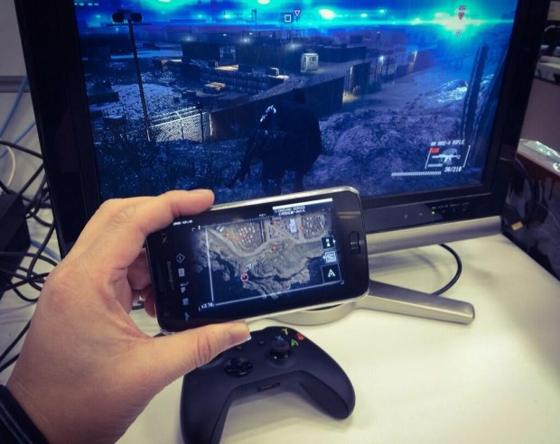 Metal Gear Solid V: Ground Zeroes - svelata in immagini la funzionalità Smart Glass della versione Xbox One