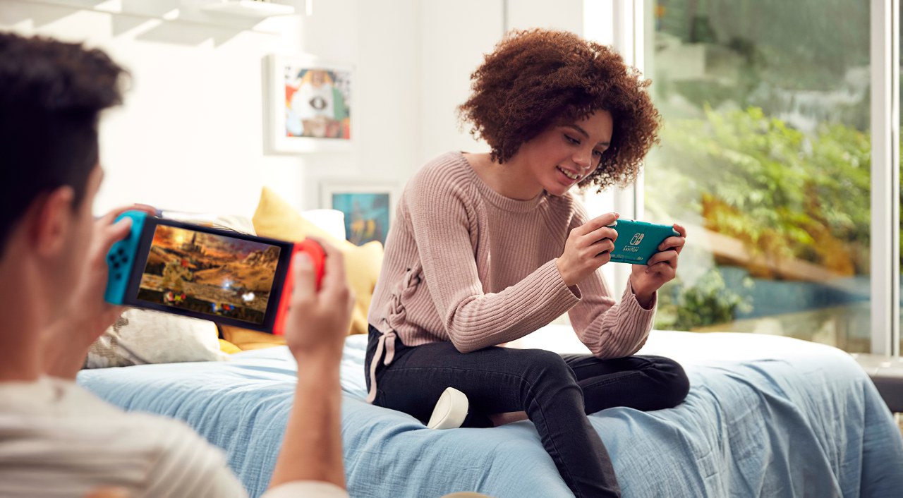 Nintendo Switch Lite è disponibile: nuova video comparativa con unboxing